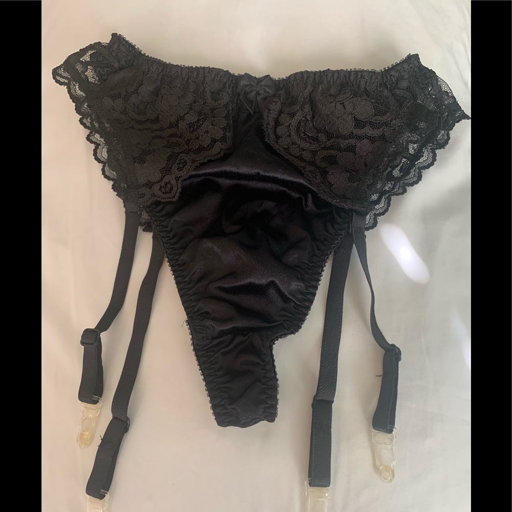 Victoria’s Secret Garter